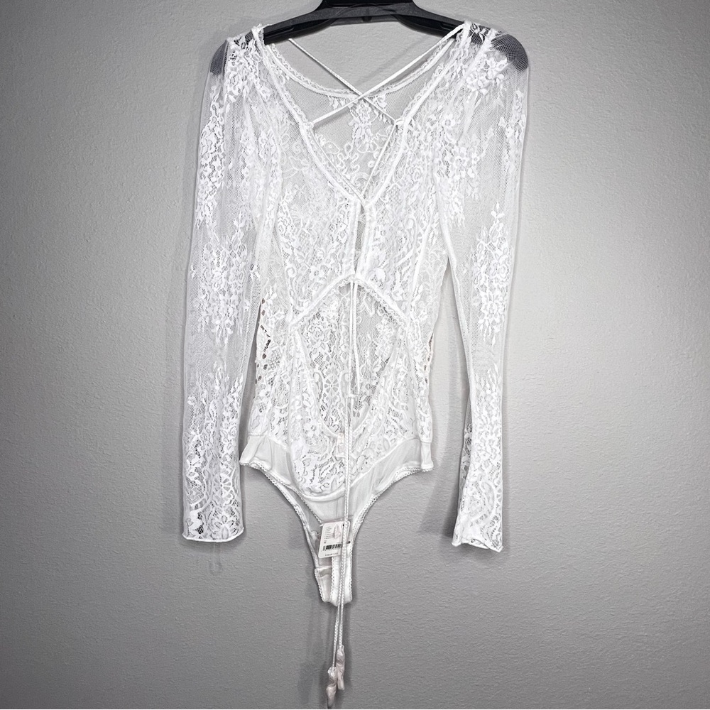 NEW Free People Intimately Ready To Party Ivory White Lace Sequin Bodysuit Sz M - Picture 5 of 10